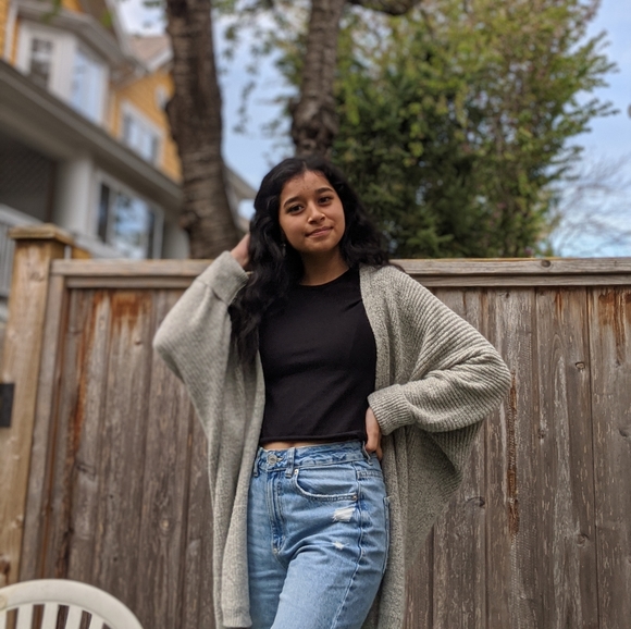 Meet your Posher, Khadija - Picture 1 of 3